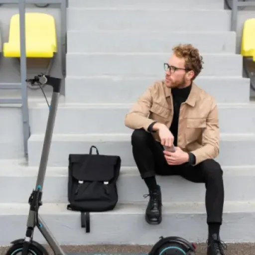 Test QnQ Sel-L8 : une trottinette électrique urbaine qui fait le job sans se la raconter