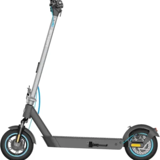 Test Motus Scooty 10 Pro NFC GPS : la trottinette urbaine bien équipée mais pas parfaite